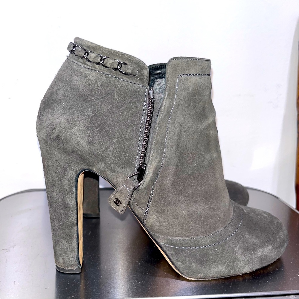 Auth Chanel gray suede ankle booties